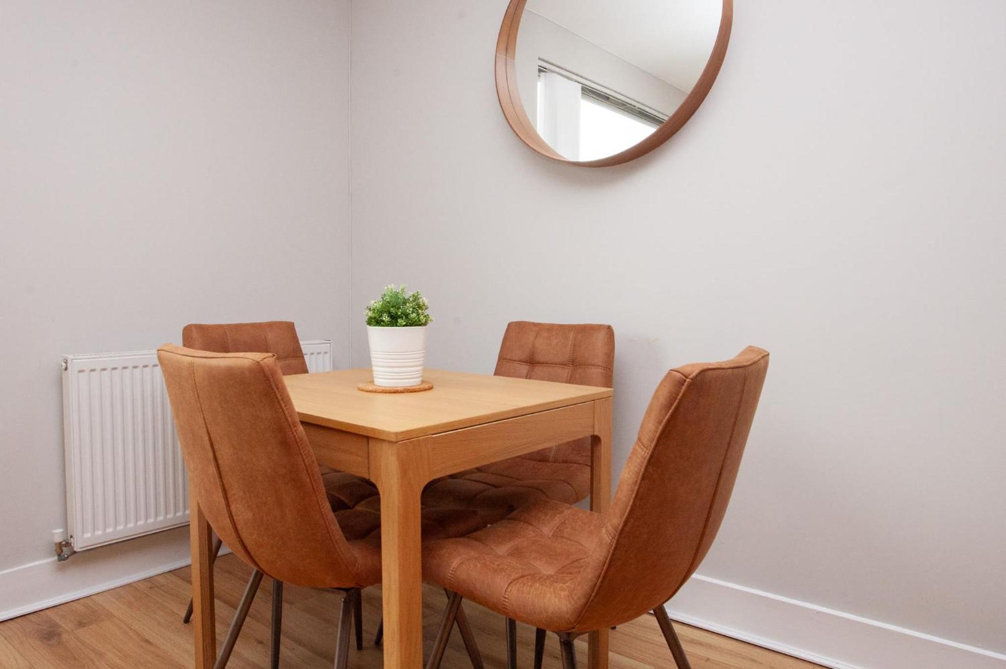 1 Bedroom Flat In The Heart Of Merchant City Glasgow Bagian luar foto